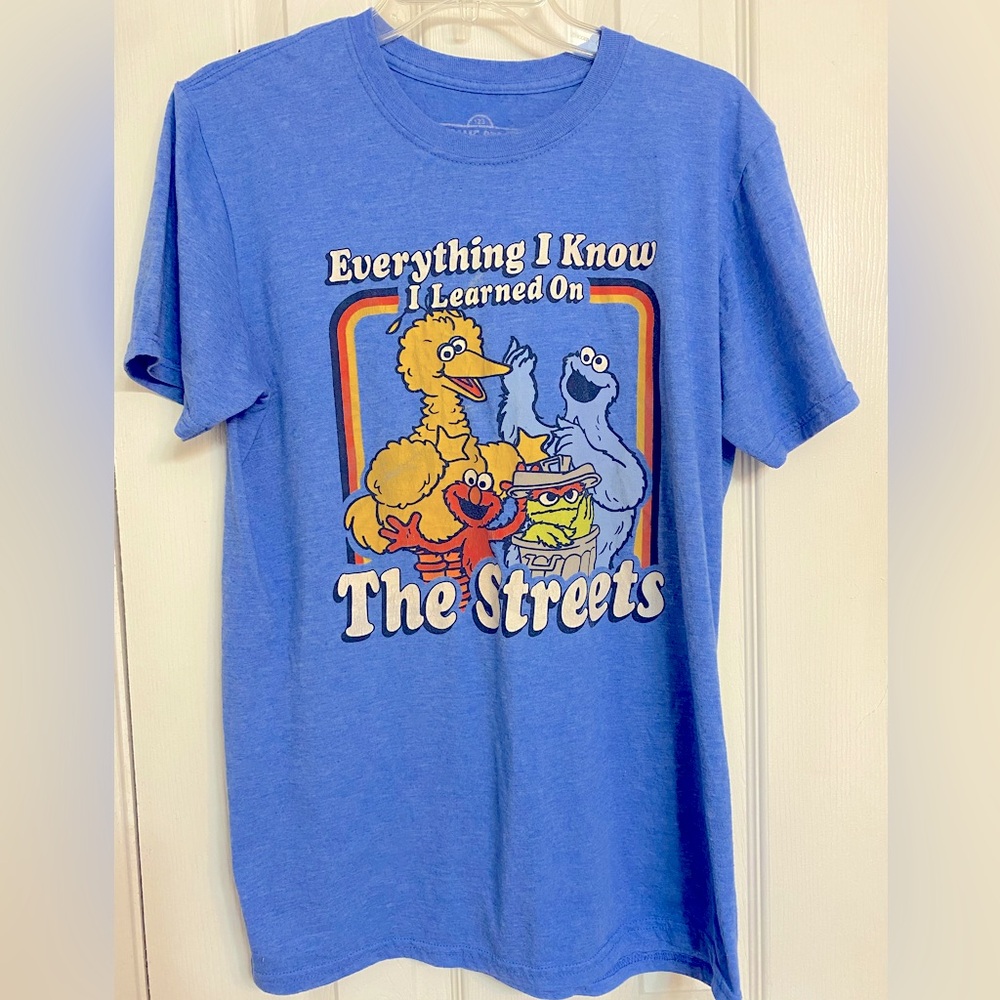 Sesame Street Everything I know I Learned From The Streets Tee Size M